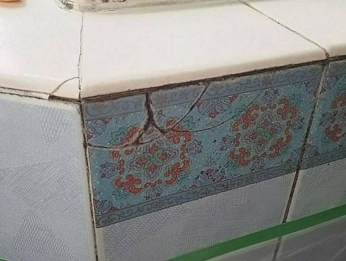 フローリング修復/ドア穴補修/玄関扉、キッチン壁修理/アルミサッシ