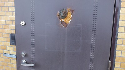 横浜市南区山谷マンション/玄関ドアの錆び、腐食