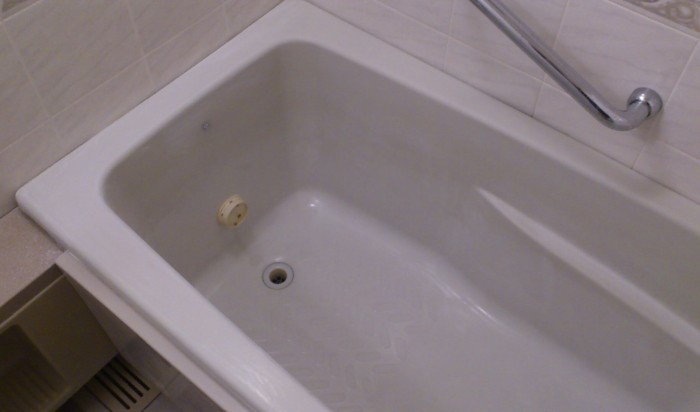 ユニットバス 浴室 浴槽の補修 バスタブ 浴槽の傷 汚れ 染み 割れ 変色 破損 水漏れ修理 塗装コーティング 浴室床剥がれ 修復 修繕 横浜市から神奈川県 東京都