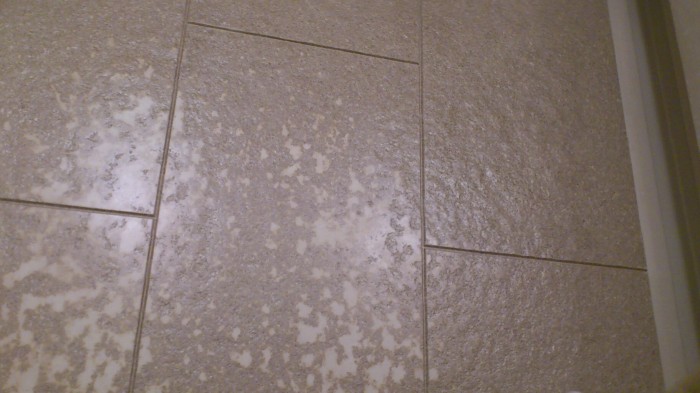 ユニットバス 浴室 浴槽の補修 バスタブ 浴槽の傷 汚れ 染み 割れ 変色 破損 水漏れ修理 塗装コーティング 浴室床剥がれ 修復 修繕 横浜市から神奈川県 東京都