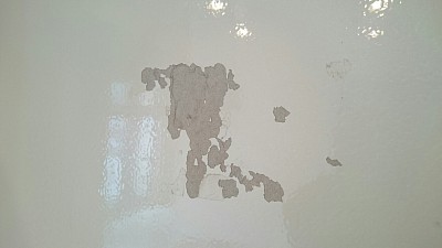 大丈夫です。このようなパネル剥がれも修復いたします。