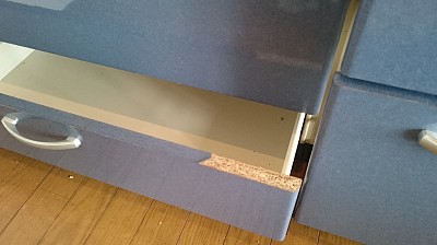 剥がれた破片が無くても大丈夫です。欠損部はパテ（充填材）で再生いたします。