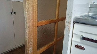 猫の爪研ぎで削れたドアも交換ではなく、今ある扉を再生、修復いたします。