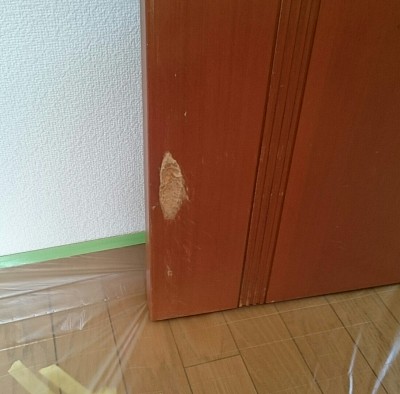 扉交換不要です!ガリガリ掘られてえぐれたドアも修理いたします。
