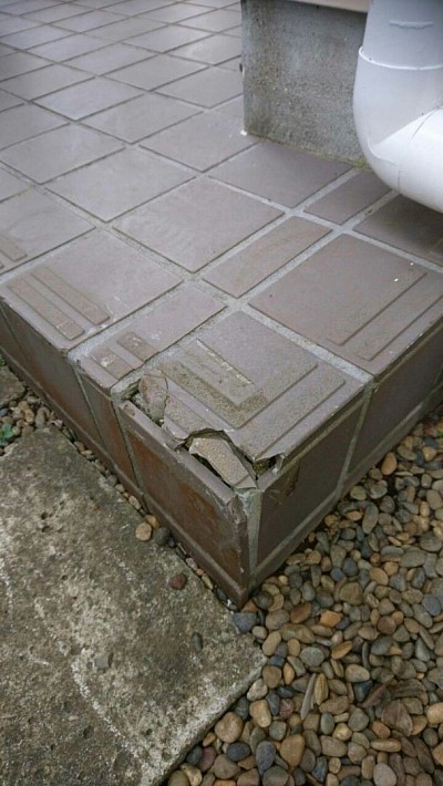 現地で色や柄合わせは当然のこと、表面に凹凸のあるタイルも丁寧に形を再生いたします。