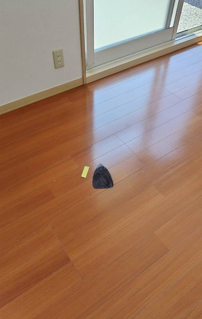 当社は床貼り替え無しで綺麗に黒焦げを消します。